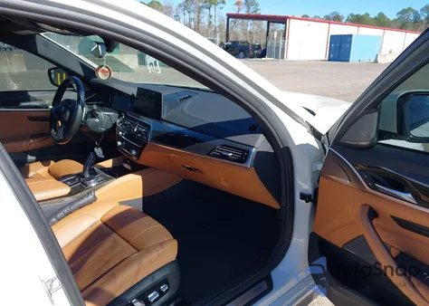 2018 BMW 540I z USA, uszkodzony, nr VIN WBAJE5C52JWA92513